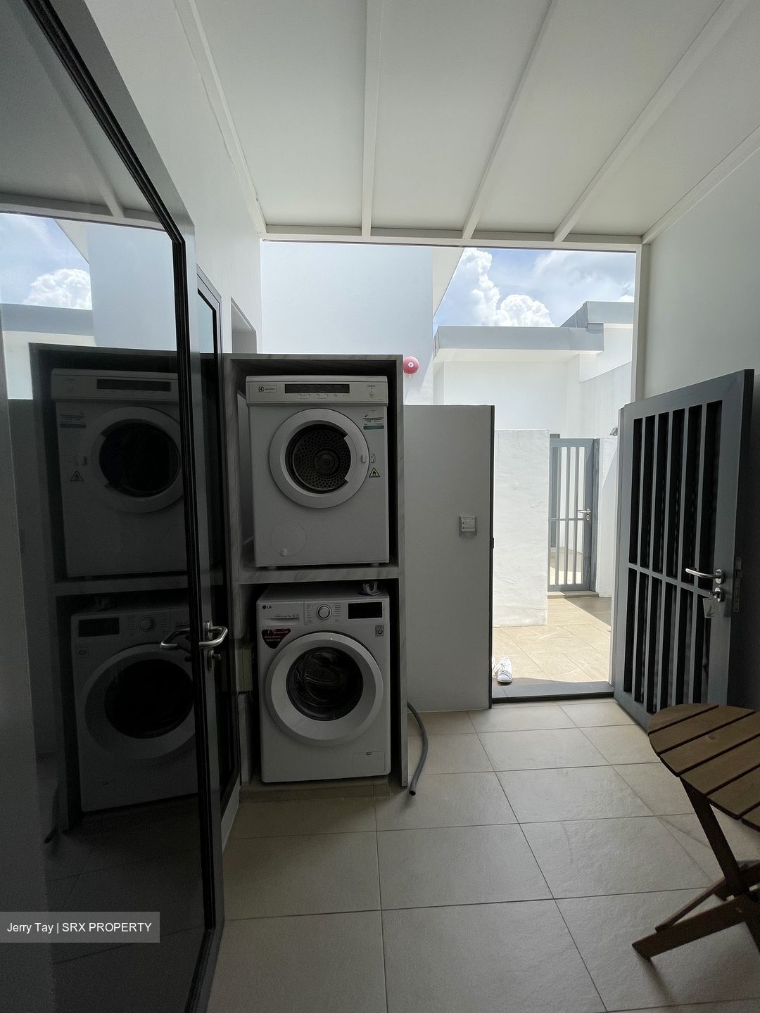 iSuites @ Palm (D19), Apartment #573157591